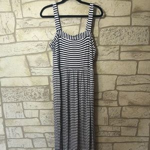 LOFT Dresses - EUC Loft Navy/White Square-Neck Maxi LOFT Dresses - EUC Loft Navy/White Square-Neck Maxi